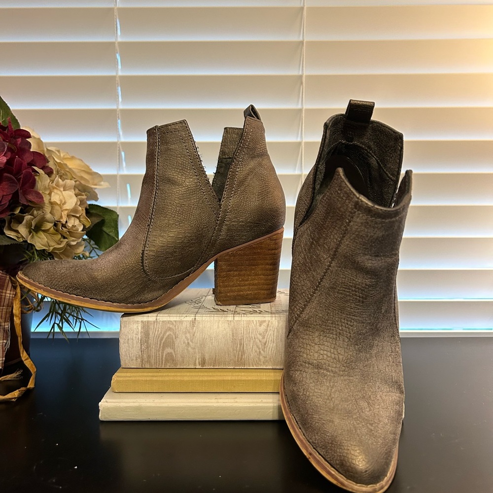 “Not Rated” women’s heeled booties